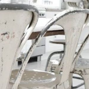 Ajoutez une touche vintage à votre déco avec les chaises Tolix d’occasion