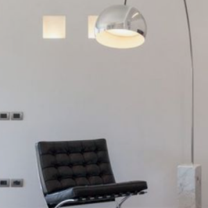 Une pièce sculpturale : le lampadaire Arco