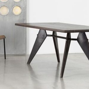 Les Meubles Iconiques de Jean Prouvé : Une Exploration de l&rsquo;Esthétique Fonctionnelle